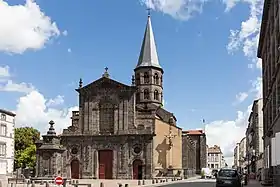 Extérieur de la basilique Saint-Amable.
