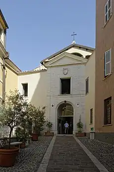 La façade de l'église