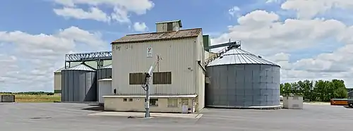 Silo de la COREA entre Civray et Sommières-du-Clain