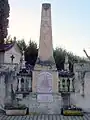 Le monument aux morts le long de l'enceinte du cimetière (fév.&nbsp;2010)