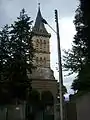 Accès à l'église Saint Jacques et au cimetière.
