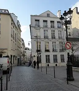 Rue de la Lune - angle de la rue Notre-Dame de Bonne Nouvelle. Maison XVIIe&nbsp;siècle.