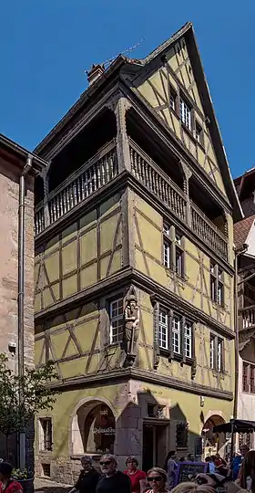 Maison zum Kragen (1588) au no&nbsp;9&nbsp;Classé&nbsp;MH (1949)