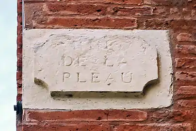 Pierre de rue.