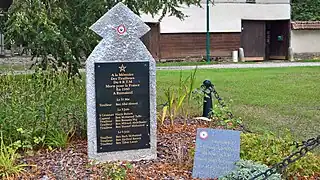 Stèles aux soldats du 8e RTM morts à Rumaisnil en défendant le village