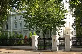 Ambassade à Londres.