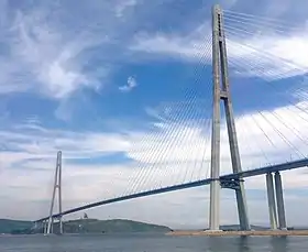 Vue du pont de l'île Rousski.