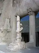 La Flagellation sur fond d’Alpha et d’Oméga.