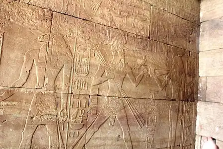 Thoutmôsis&nbsp;III en vainqueur en Nubie. Temple de Kumma (Nubia)&nbsp;(en).Musée national du Soudan