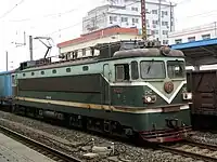 韶山1－245 à la gare de Qinhuangdao