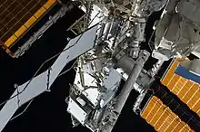 Steve Swanson en plein travail lors de l'EVA 1