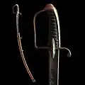 Photographie d'un sabre à la garde dorée de l'époque napoléonienne.