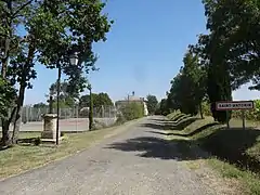Entrée ouest du village.