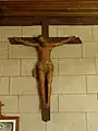 Saint-Aubin-des-Landes : église paroissiale, vue intérieure, Christ du XVIe&nbsp;siècle ornant la costale sud de la nef