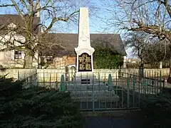 Le monument aux morts en 2012.