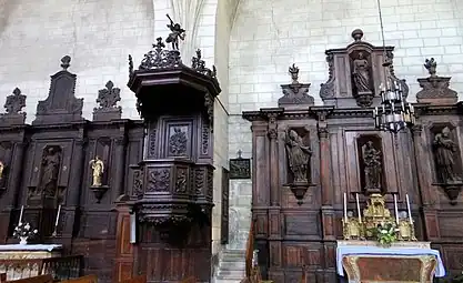 Chaire et autels latéraux du XVIIe&nbsp;siècle
