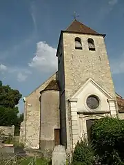 Le clocher et l'entrée.