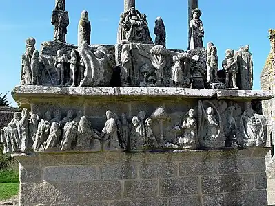 Tronoën, calvaire : face est, vue partielle.