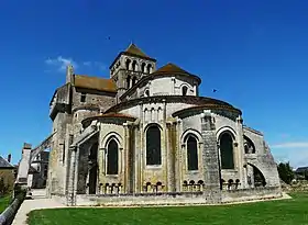 Abbaye Saint-Jouin de Marnes dans les Deux-Sèvres (Le chevet de l'église abbatiale de  Saint-Jouin).