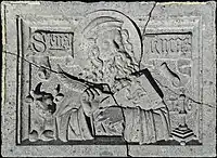 Bas-relief de saint Luc, son taureau et les armoiries de Liège, tombé et brisé en quatre morceaux durant la démolition du bâtiment.