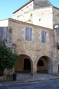 Maison attenante au Relais Henri IV, ouest, déjà inscrite individuellement (sept.&nbsp;2011)44°&nbsp;33′&nbsp;54,4″&nbsp;N, 0°&nbsp;13′&nbsp;29,6″&nbsp;O