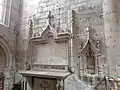 Retable de pierre et crédence.