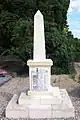 Le monument aux morts dans le cimetière (août&nbsp;2011)