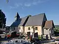 Église Saint-Sulpice : vue du sud avec sacristie à colombages.