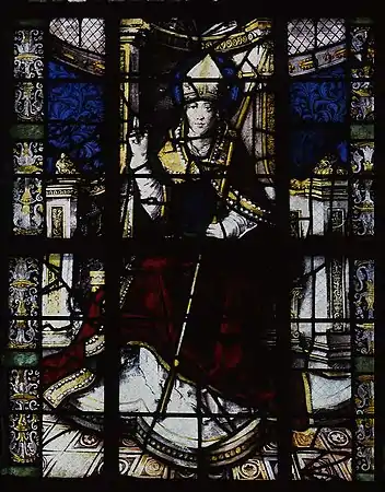 Assis dans un grand siège, un archevêque, portant la mitre et la crosse épiscopale, lève la main droite.