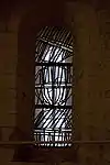 Vitrail de la chapelle du XIIe&nbsp;siècle.