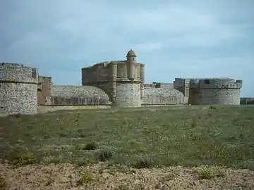 Abords et aspect enterré de l'ouvrage