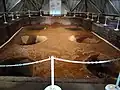 Les 6 trous de poteaux monumentaux énigmatiques à Sannai-Maruyama. Jōmon Ancien.