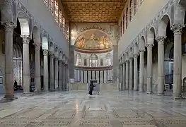 L'église Sainte-Sabine de Rome, Ve&nbsp;siècle, de plan basilical.