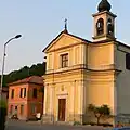 L'église, bâtie au XVIIIe&nbsp;siècle, dédiée à Saint Pierre et Saint Paul.