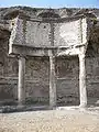 Vestige d'un hémicycle.