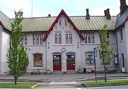 La gare vue de la rue