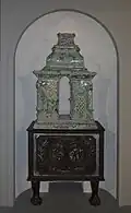 Poêle en faïence et fonte.