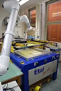 Machine de Sérigraphie avec ventilation.