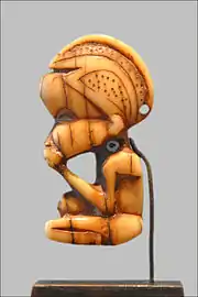 Pendentif en ivoire du XIXe siècle.