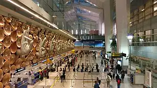 The Hand Mudras, installation artistique iconique de l'Aéroport international Indira-Gandhi, dans son terminal 3.