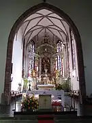 Chœur gothique avec maître-autel baroque (XVIIIe).