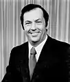 Bill Bradley, ancien champion de basket-ball (vainqueur avec les New-York Knicks du championnat de NBA en 1970 et 1973), ancien sénateur du New Jersey (1978-1997).