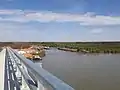 Vue vers le nord depuis le sommet du pont, vers Farafenni.