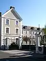 L'entrée de l'ancienne caserne « quartier Ordener » datant de 1873/76, à Senlis (Oise), désaffectée depuis le 4 juin 2009 avec le départ du 41e&nbsp;RT.