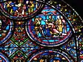 Onzième médaillon (en haut à droite) : le meurtre de saint Thomas Becket à la cathédrale de Canterbury par un chevalier.