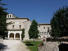 Église abbatiale et entrée du monastère.
