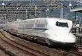 Shinkansen série N700 en service Nozomi à la gare de Shin-Kōbe, le 1er avril 2008