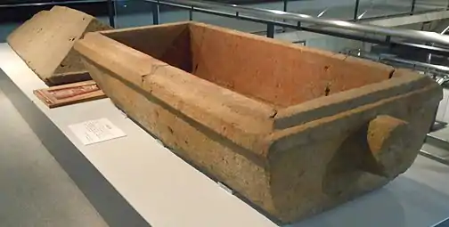 Sarcophage en forme de bateau (?) de Kuboizumi-Maruyama, n°3. Ve/VIe&nbsp;siècle.