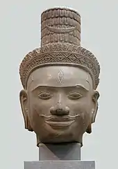 Shiva. Phnom Bok, style du Bakheng, fin IXe&nbsp;siècle - début Xe&nbsp;siècle, grès. Musée Guimet