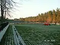 Parking devant le barrage d'eau